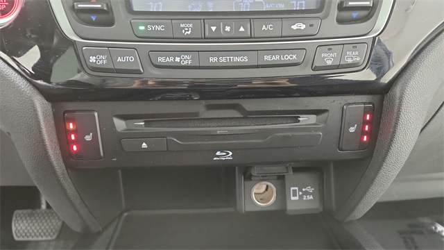 2020 Honda Pilot Touring White at Autostrade