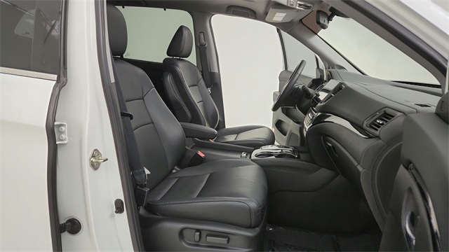 2020 Honda Pilot Touring White at Autostrade