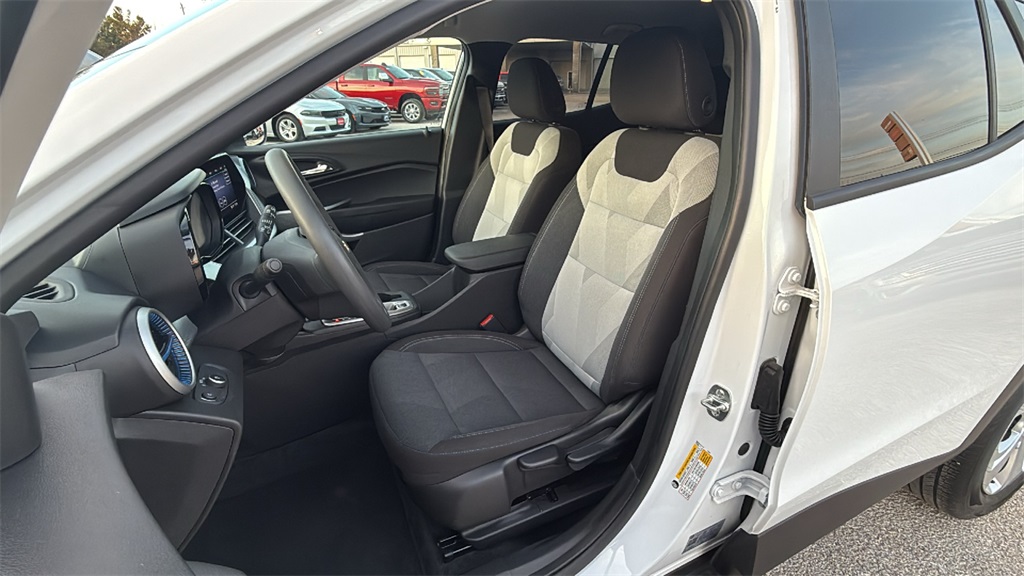 2025 Chevrolet Trax LS - 10