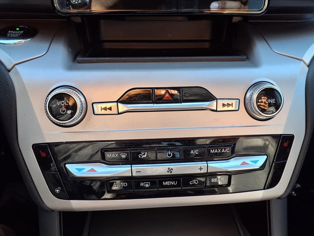 2020 Ford Explorer XLT - 9