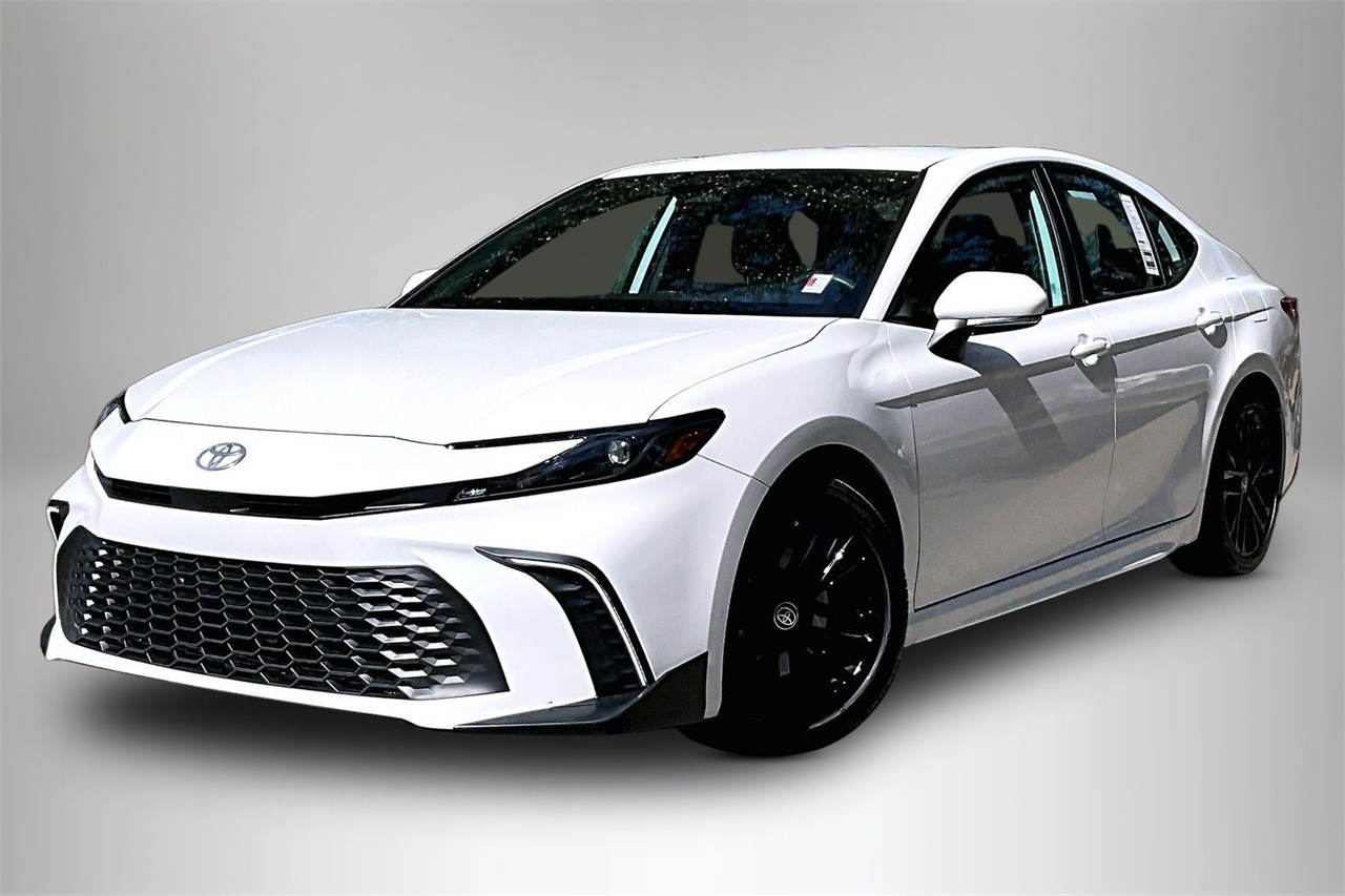 2025 Toyota Camry SE FWD