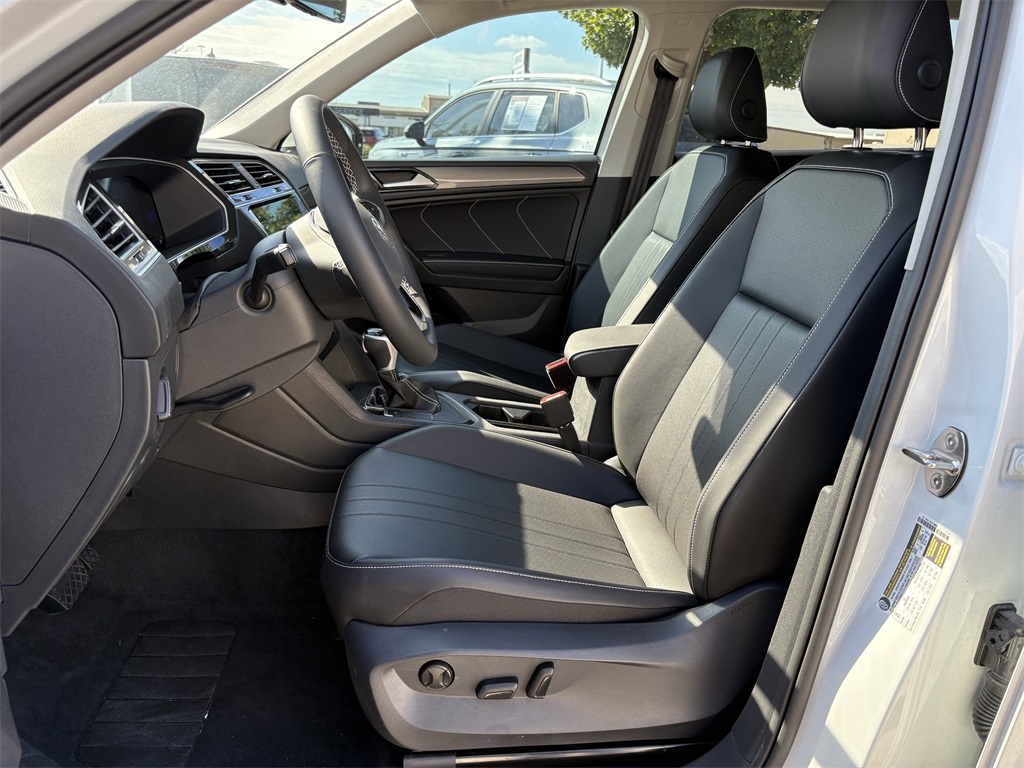 2024 Volkswagen Tiguan 2.0T SE - 11