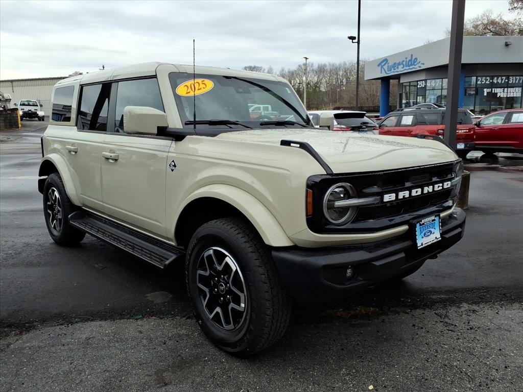 2025 Ford Bronco Outer Banks 4-Door 4WD