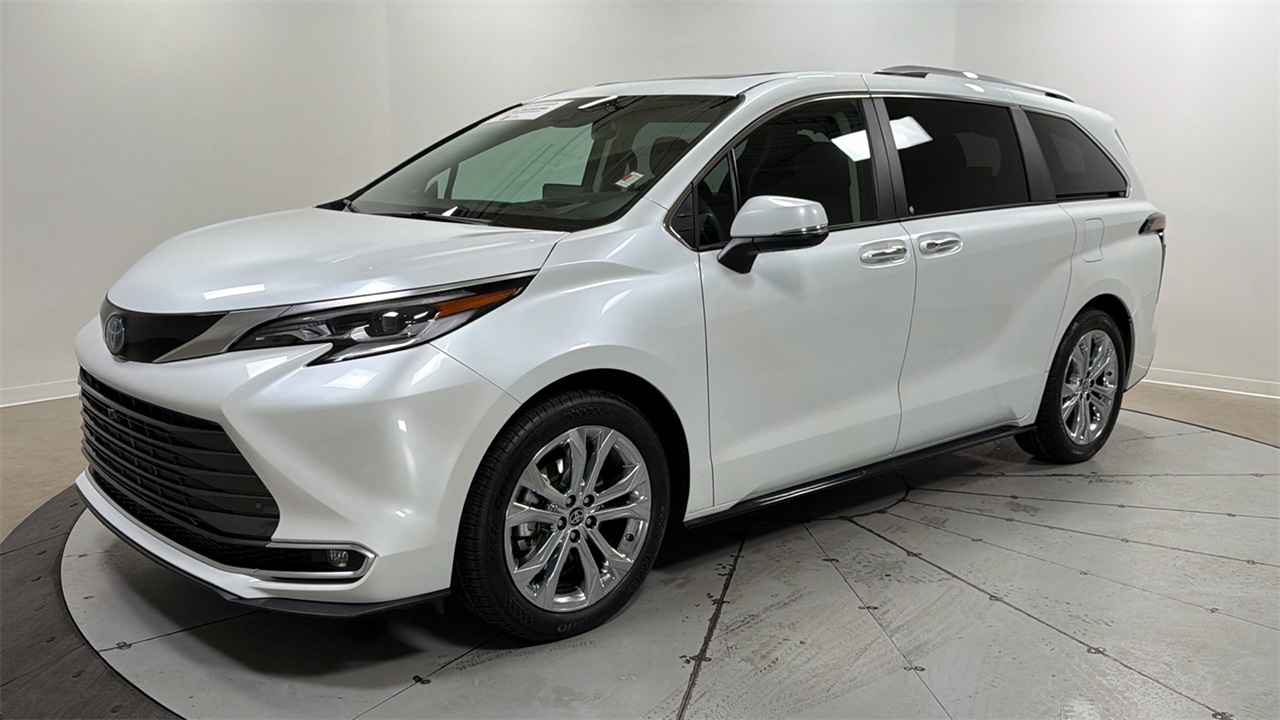 2023 Toyota Sienna Platinum 7-Passenger FWD