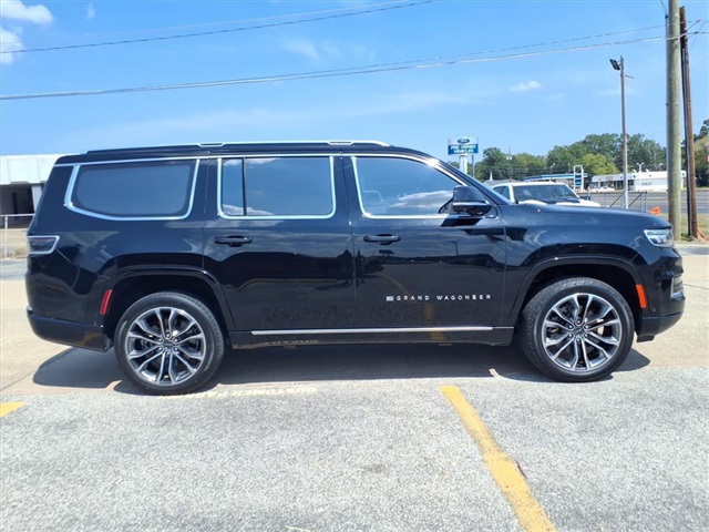 2022 Jeep Grand Wagoneer III photo 2