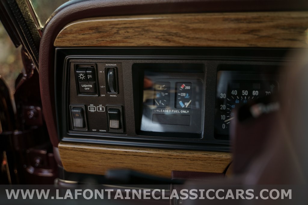 1991 Jeep Grand Wagoneer 213