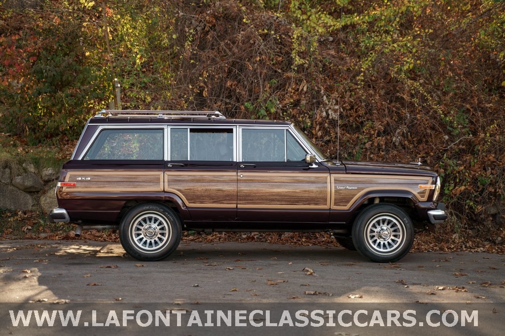 1991 Jeep Grand Wagoneer 23
