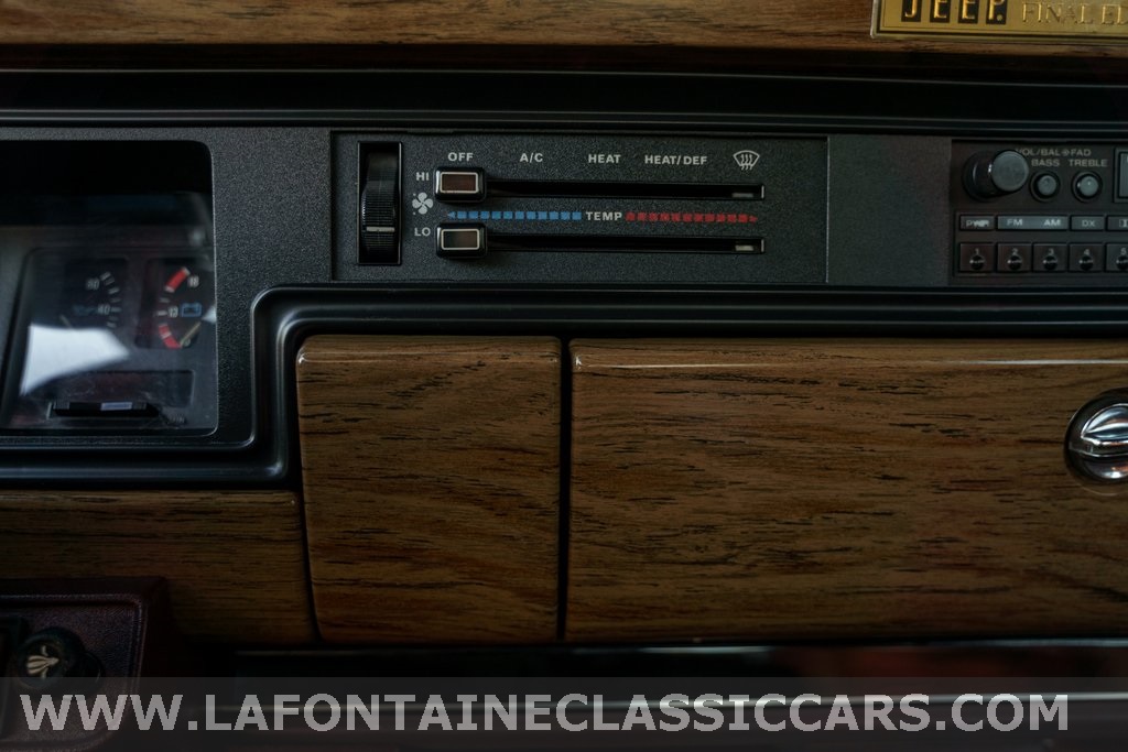 1991 Jeep Grand Wagoneer 221
