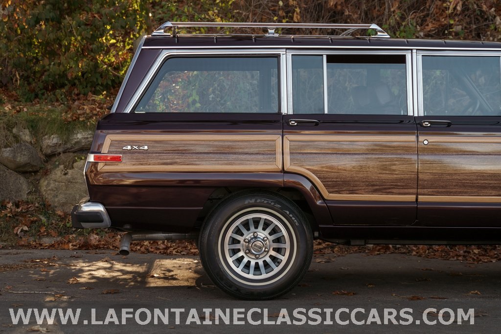 1991 Jeep Grand Wagoneer 29