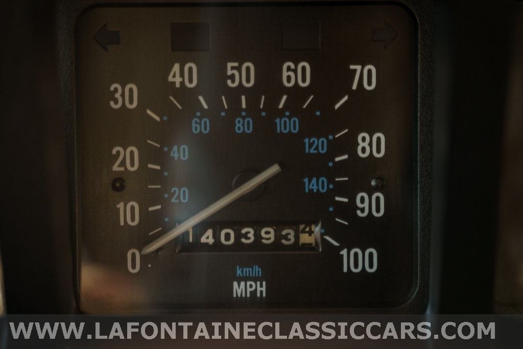 1991 Jeep Grand Wagoneer 13