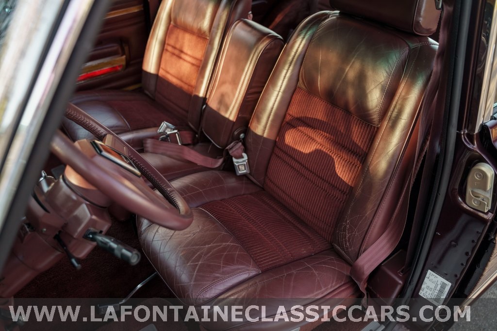 1991 Jeep Grand Wagoneer 15