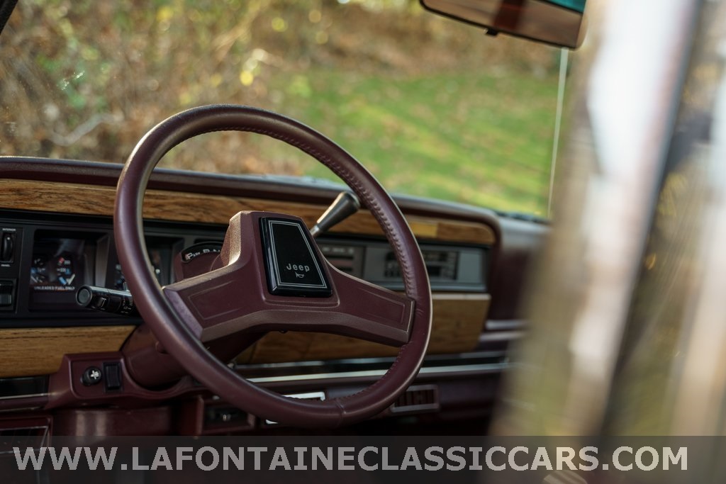 1991 Jeep Grand Wagoneer 17