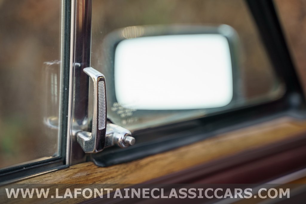 1991 Jeep Grand Wagoneer 159