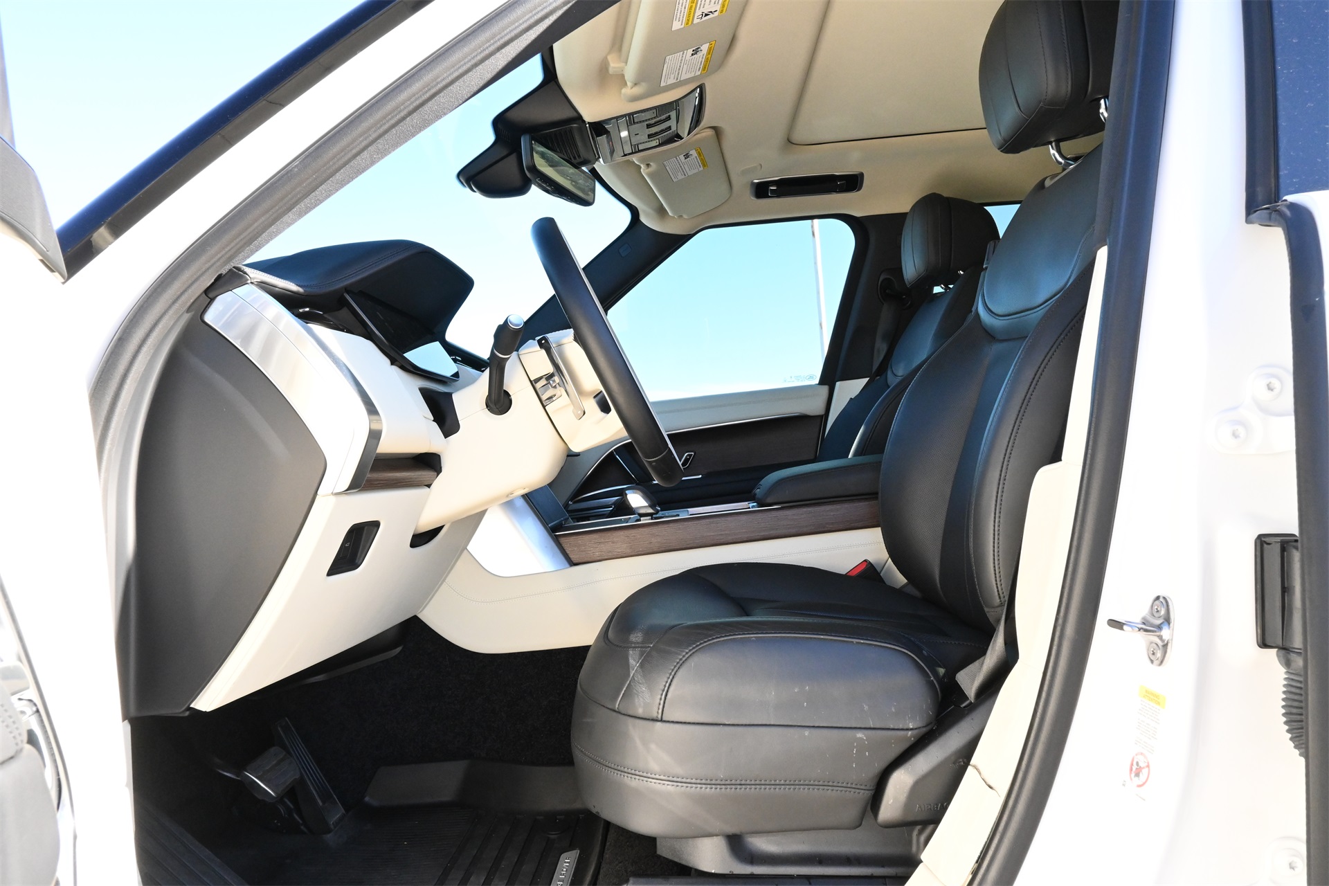 2024 Land Rover Range Rover SE White at Bayway Cadillac Southwest