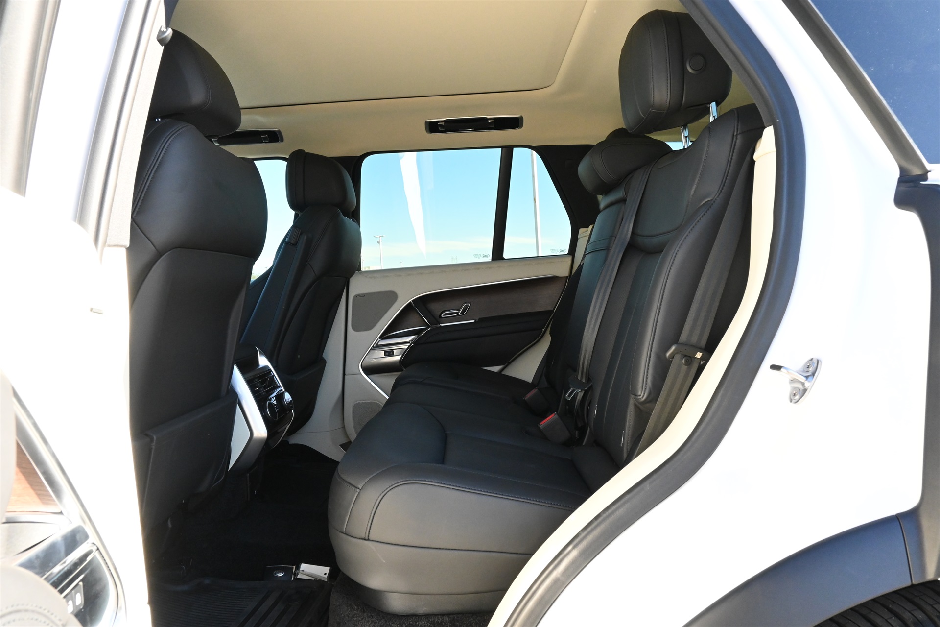 2024 Land Rover Range Rover SE White at Bayway Cadillac Southwest