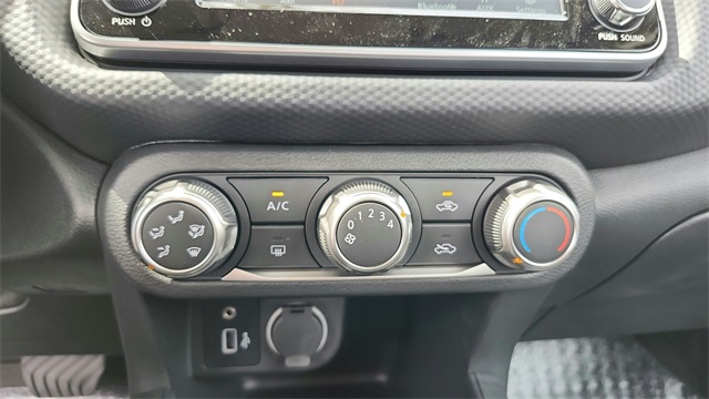 2025 Nissan Kicks Play