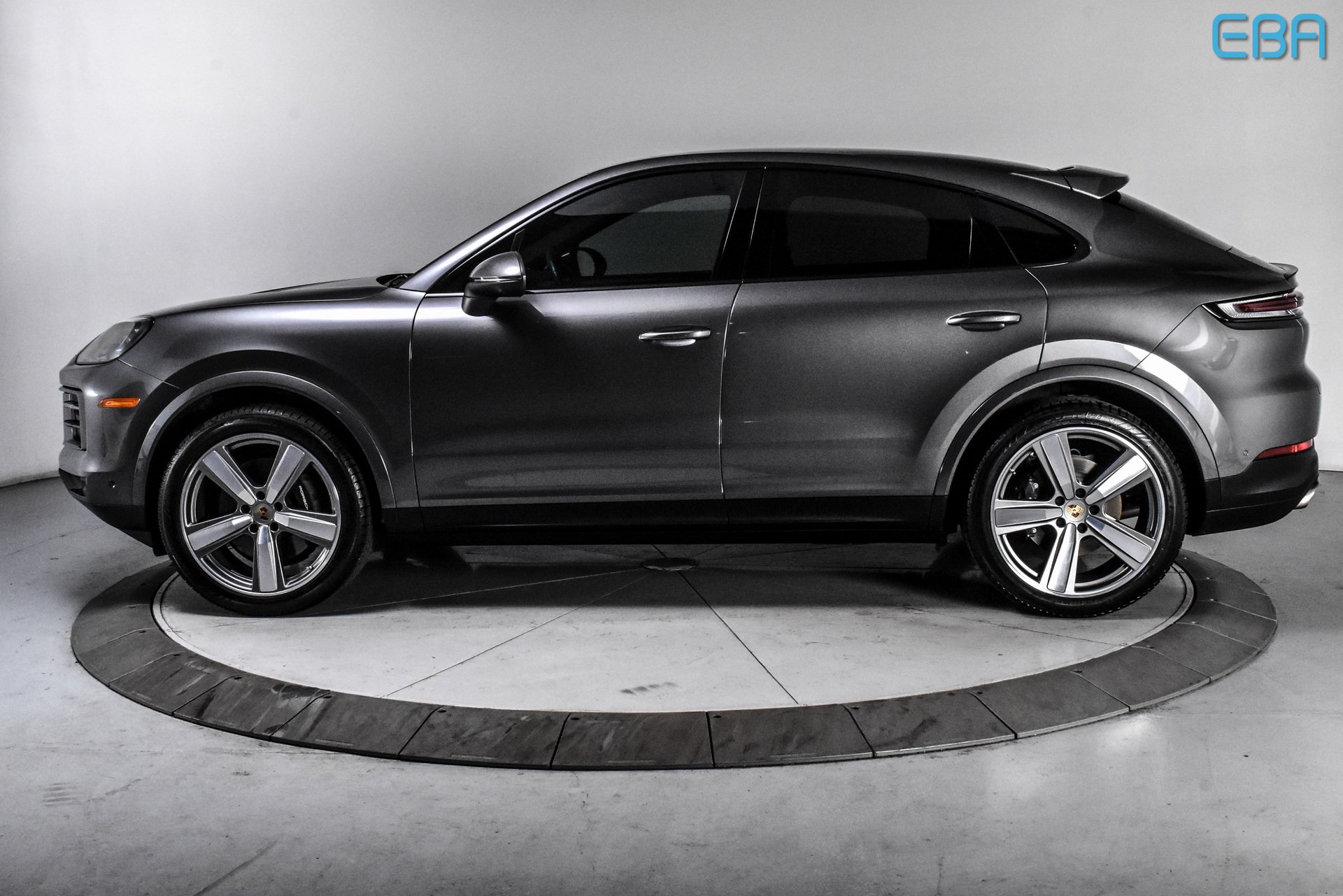 2024 Porsche Cayenne Base photo 3