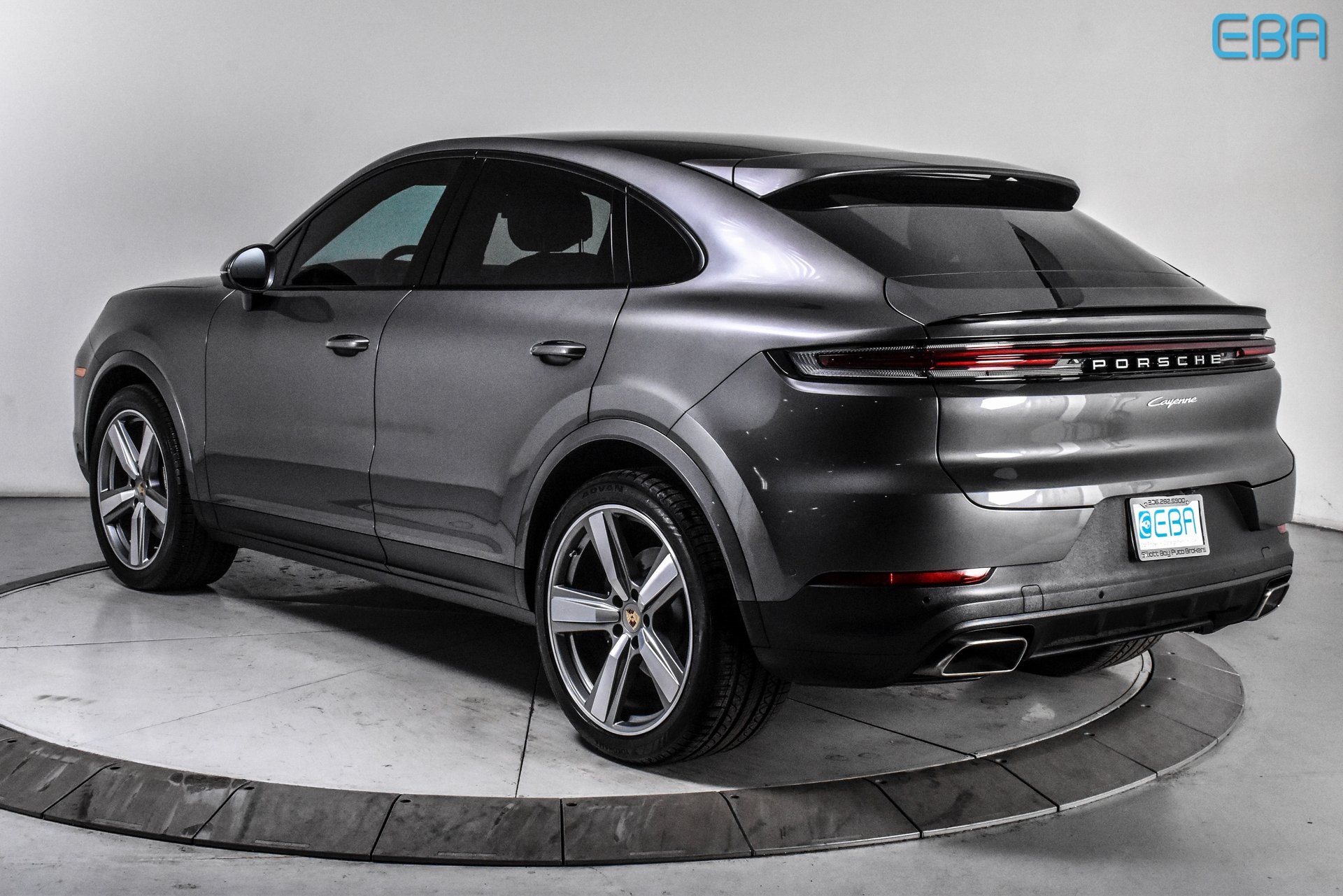 2024 Porsche Cayenne Base photo 4