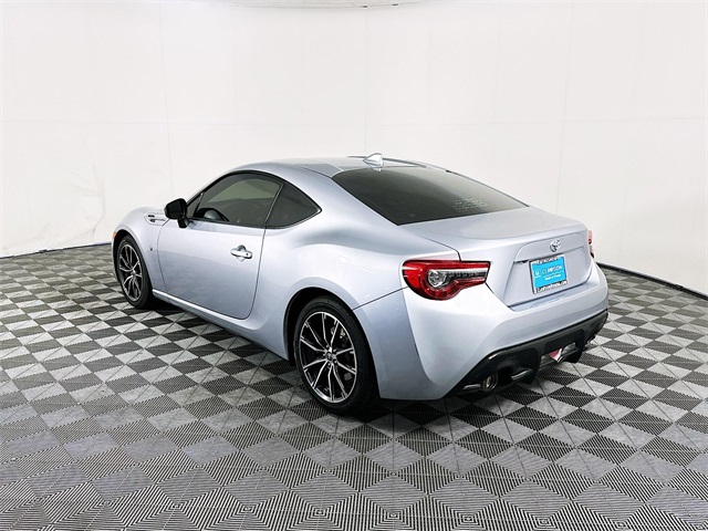 2017 Toyota GR86 Base photo 4