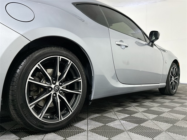 2017 Toyota GR86 Base photo 7