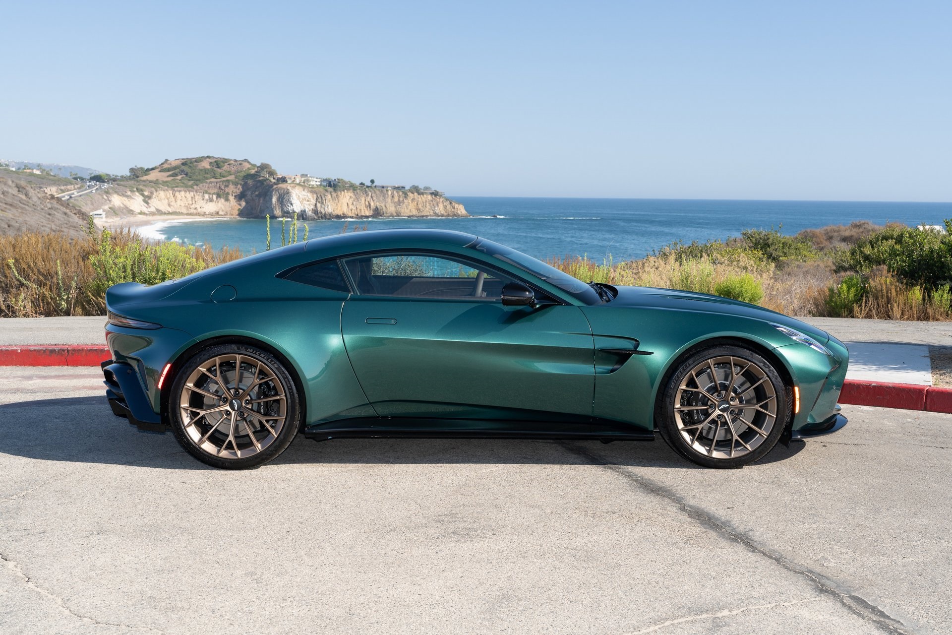 Aston Martin 2025 Vantage 