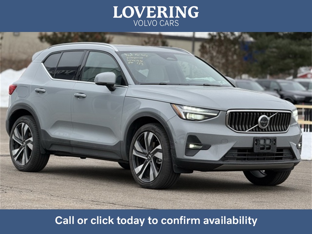 2025 Volvo XC40 B5 Plus Bright Theme AWD