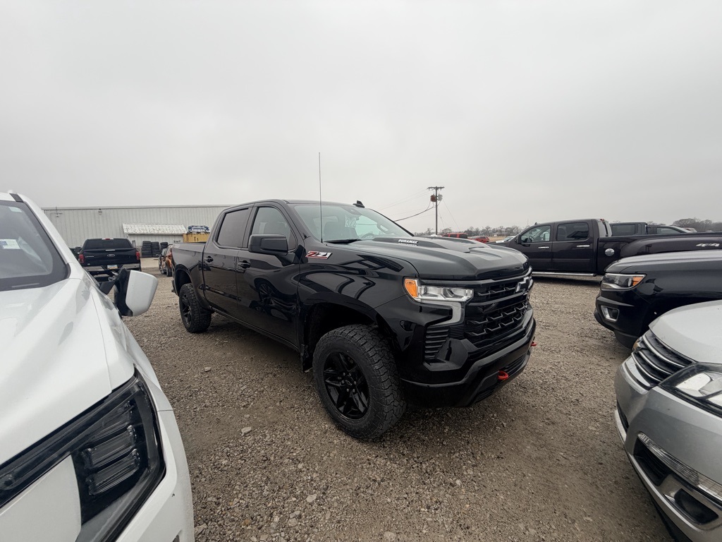 Used 2023 Chevrolet Silverado 1500 LT Trail Boss with VIN 3GCUDFE80PG189231 for sale in Kansas City