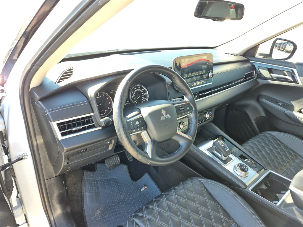 2022 Mitsubishi Outlander SEL White at Shottenkirk Kia Fort Bend