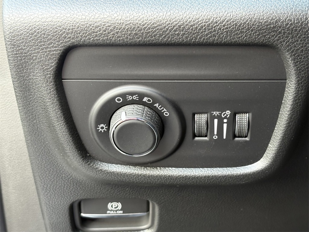 New Car 2025 Jeep Grand Cherokee  Laredo For Sale Under $35,000 In San Marcos, Texas