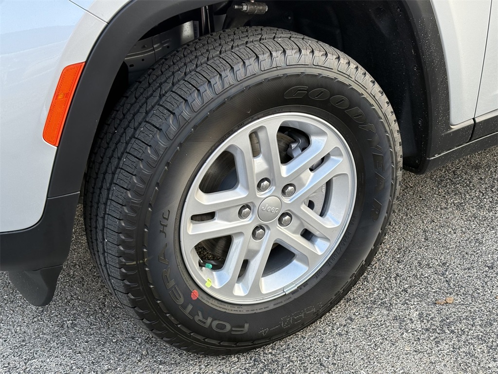 New Car 2025 Jeep Grand Cherokee  Laredo For Sale Under $35,000 In San Marcos, Texas