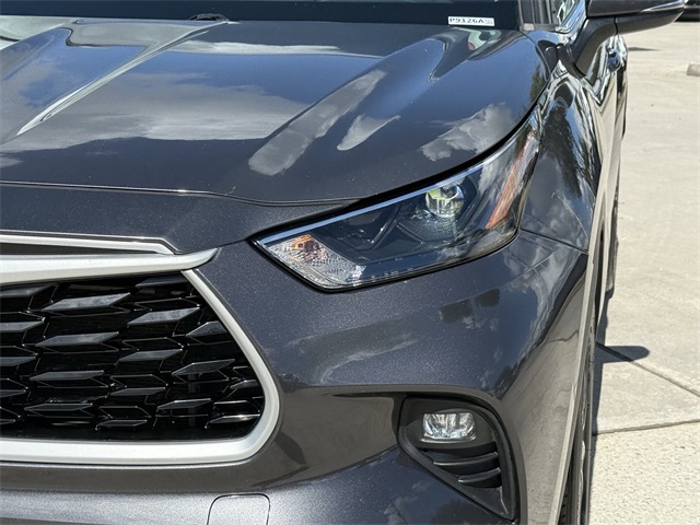 2022 Toyota Highlander XLE  at Tom Peacock Cadillac