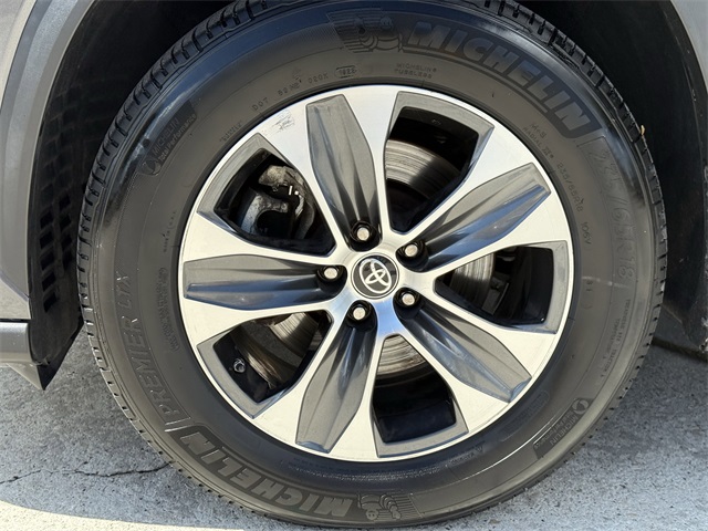 2022 Toyota Highlander XLE  at Tom Peacock Cadillac