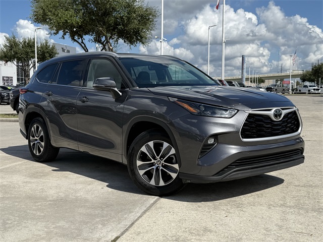 2022 Toyota Highlander XLE  at Tom Peacock Cadillac
