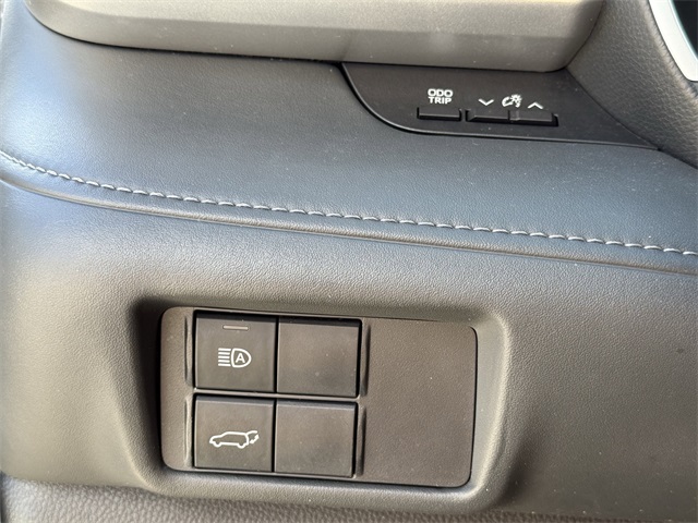 2022 Toyota Highlander XLE  at Tom Peacock Cadillac