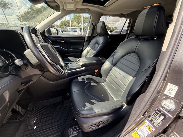 2022 Toyota Highlander XLE  at Tom Peacock Cadillac