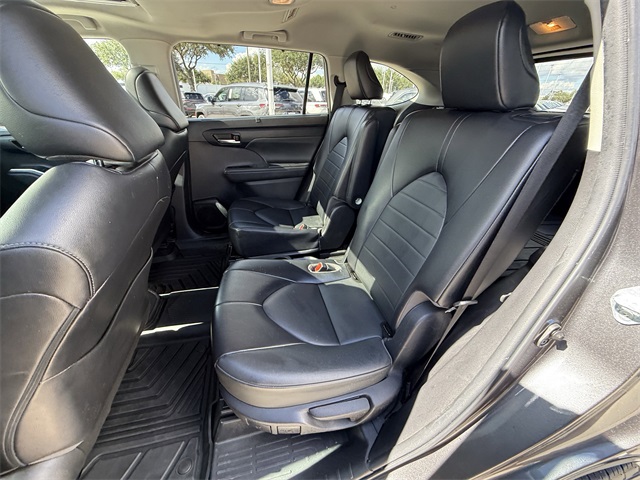 2022 Toyota Highlander XLE  at Tom Peacock Cadillac