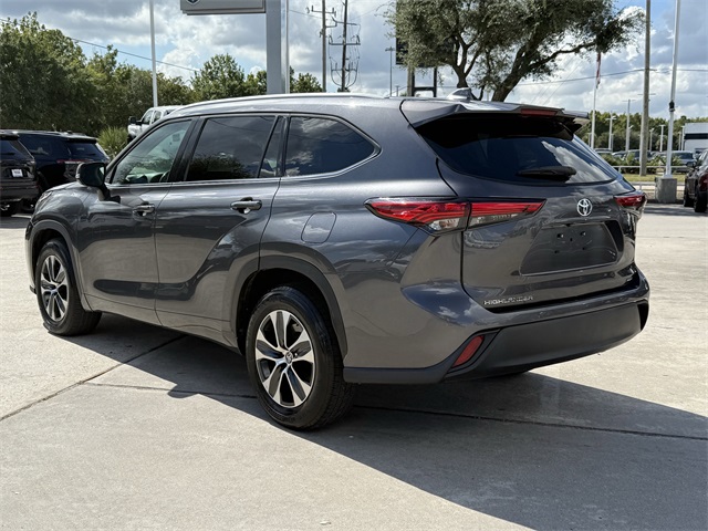 2022 Toyota Highlander XLE  at Tom Peacock Cadillac