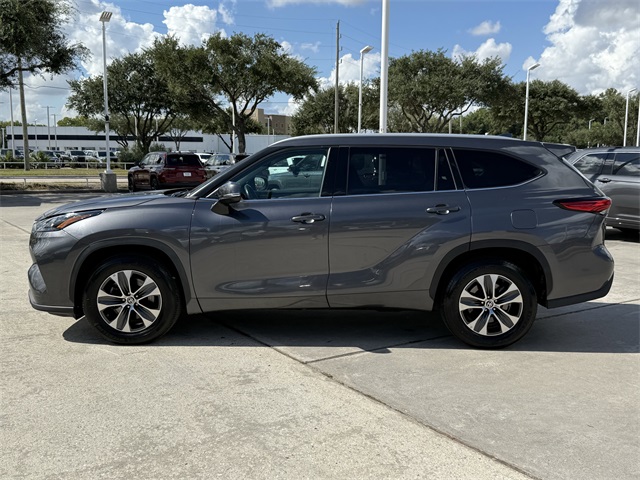 2022 Toyota Highlander XLE  at Tom Peacock Cadillac