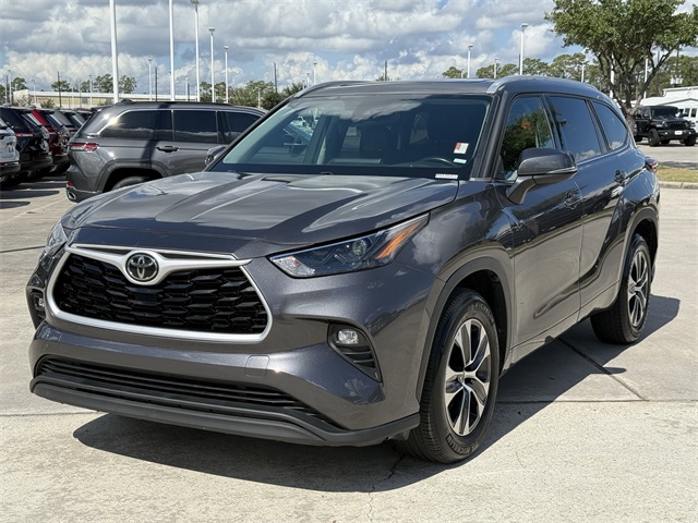 2022 Toyota Highlander XLE  at Tom Peacock Cadillac