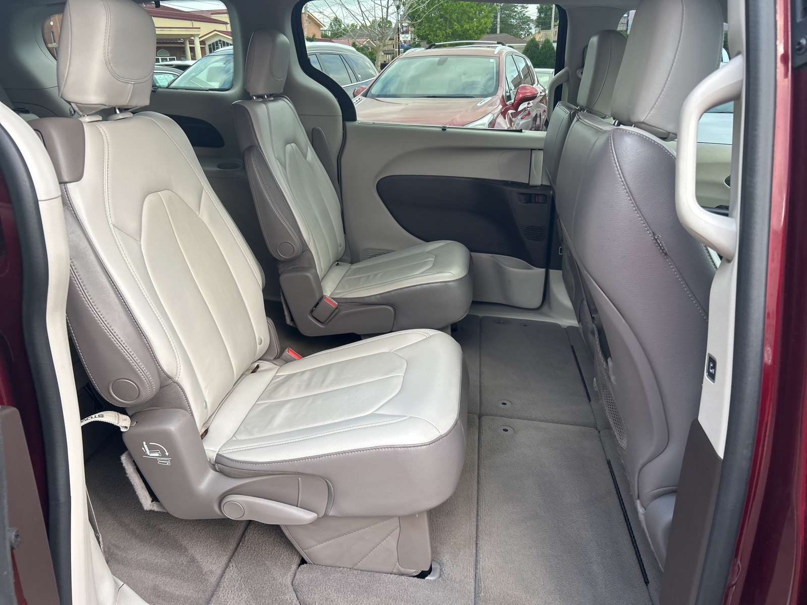 2017 Chrysler Pacifica Touring L photo 10