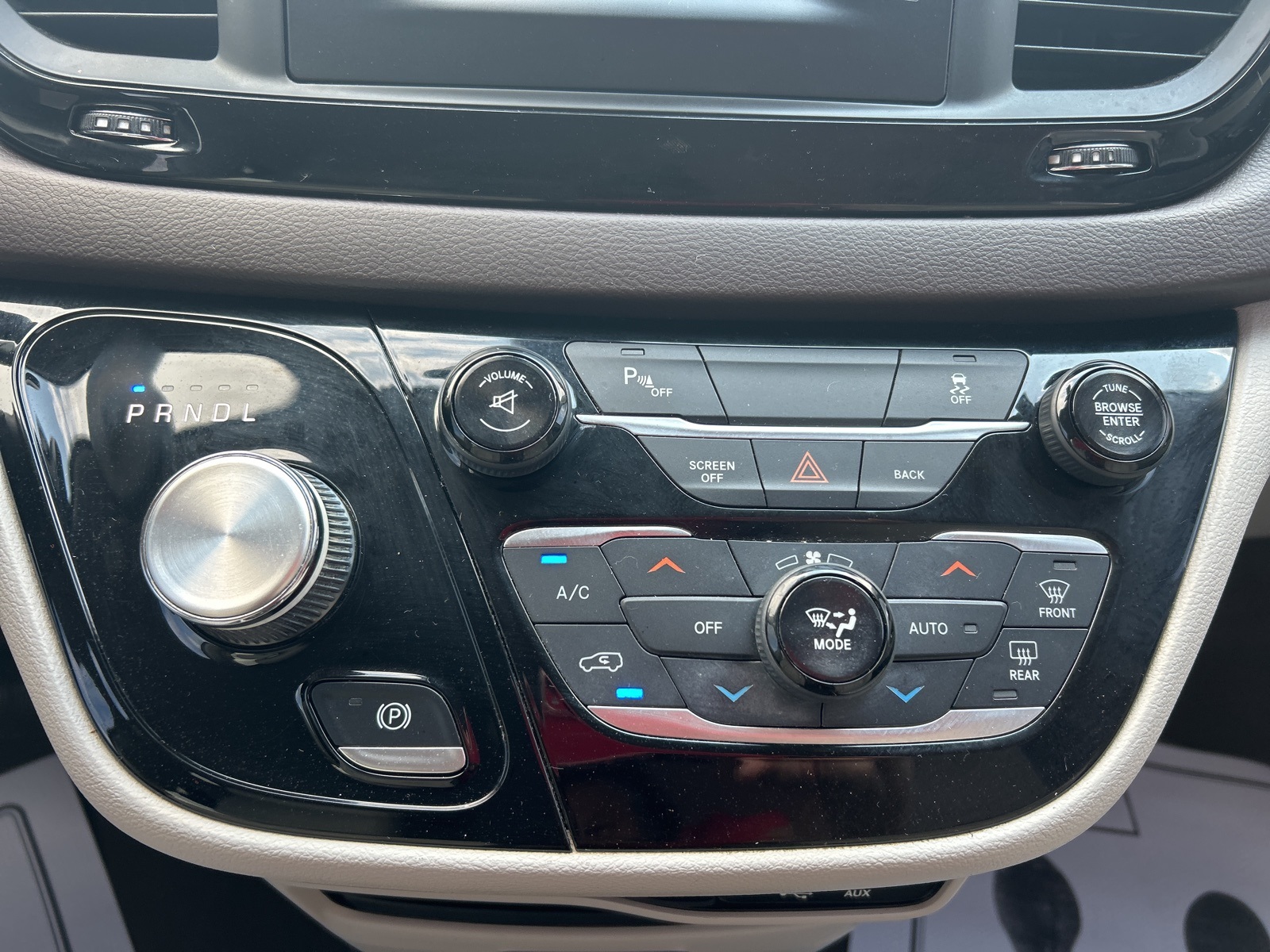 2017 Chrysler Pacifica Touring L photo 13