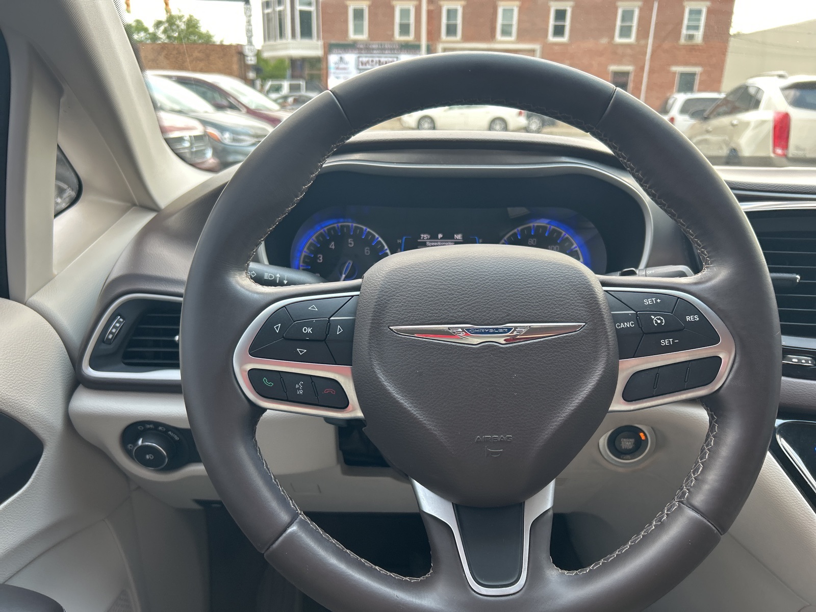 2017 Chrysler Pacifica Touring L photo 15