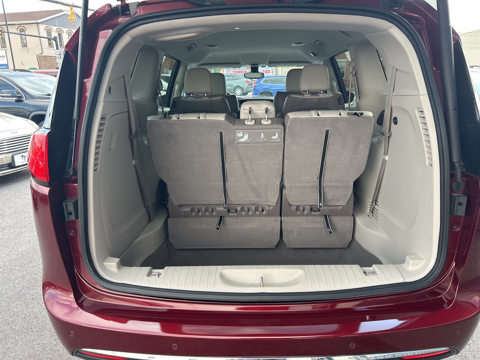 2017 Chrysler Pacifica Touring L photo 16
