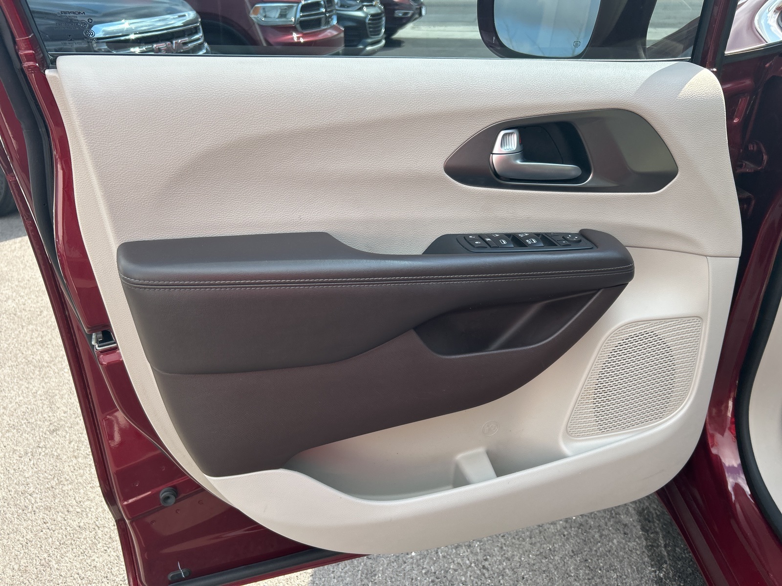 2017 Chrysler Pacifica Touring L photo 18