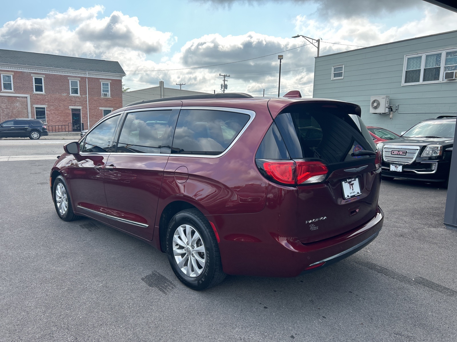 2017 Chrysler Pacifica Touring L photo 3