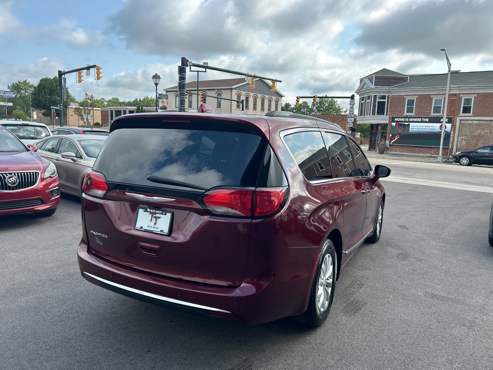 2017 Chrysler Pacifica Touring L photo 5