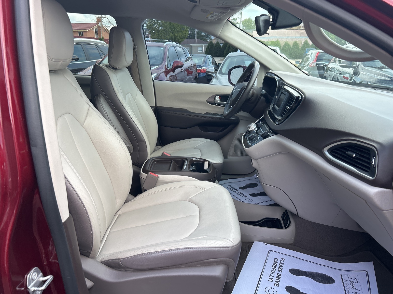2017 Chrysler Pacifica Touring L photo 9