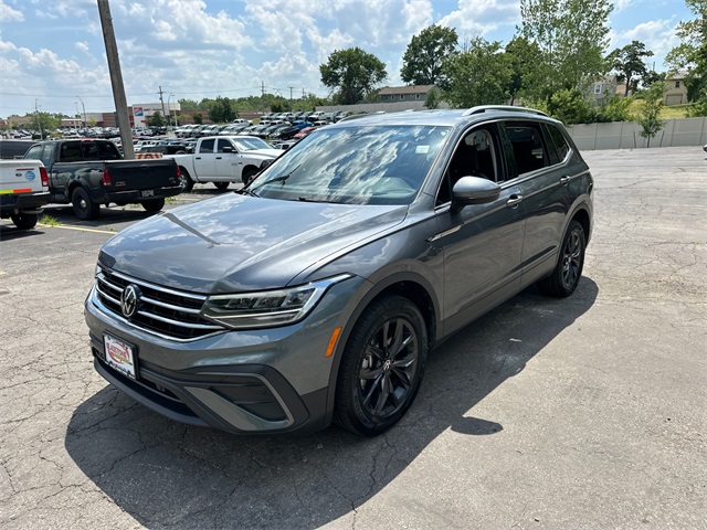 Used 2024 Volkswagen Tiguan 2.0T SE with VIN 3VV3B7AXXRM069608 for sale in Kansas City