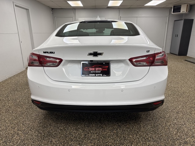 2024 Chevrolet Malibu 1LT photo 2