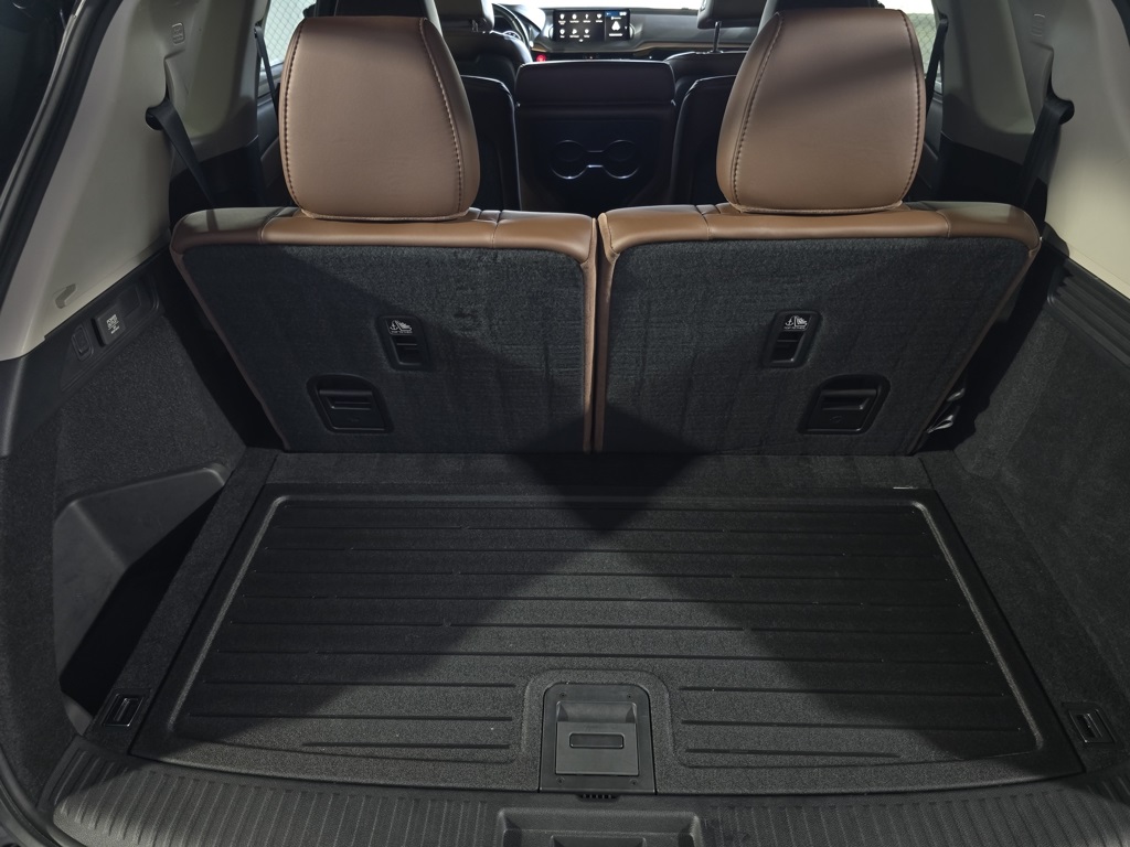 Thumbnail: 2023 Acura MDX - 30